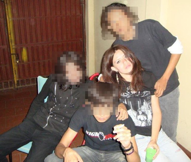 Fotografía antigua, familiares difuminados alrededor