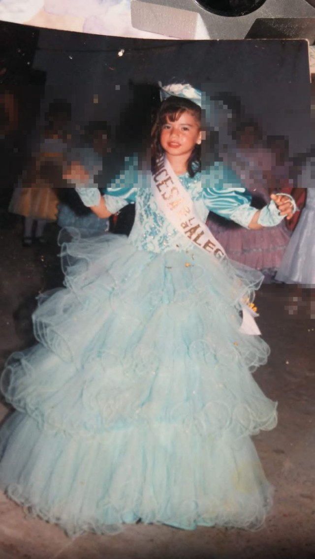 Fotografía antigua, familiar difuminada alrededor